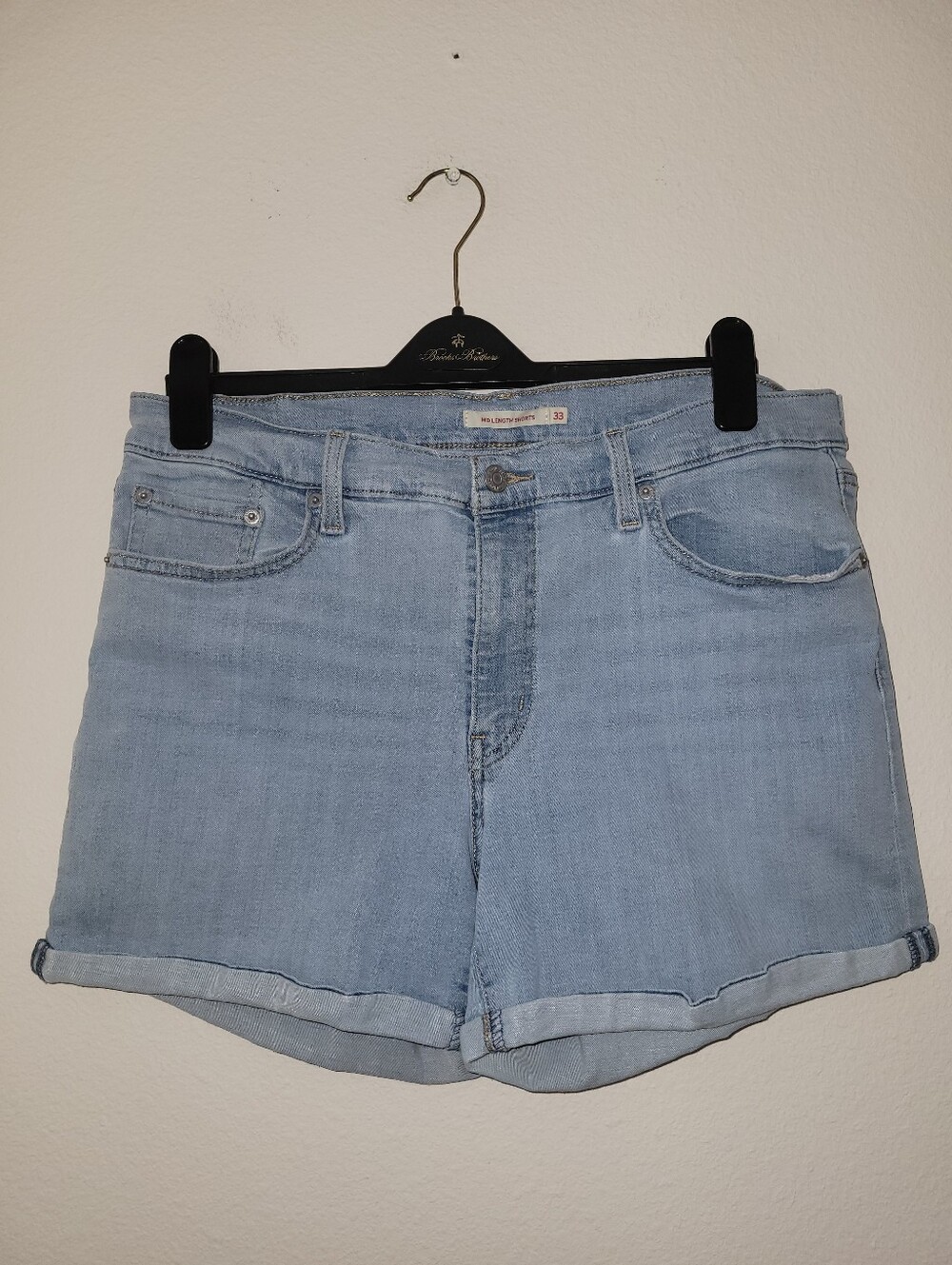 Levi's Mid Length Rolled Shorts, Light Wash, W33/ XL, GUC